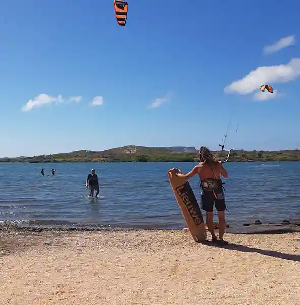 Flat waters of St. Joris Bay, Curaçao, perfect for kiteboarding lessons