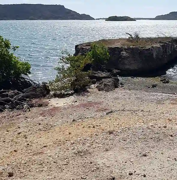 Unspoiled scenery of St. Joris Bay, Curaçao, ideal for kiteboarding lessons